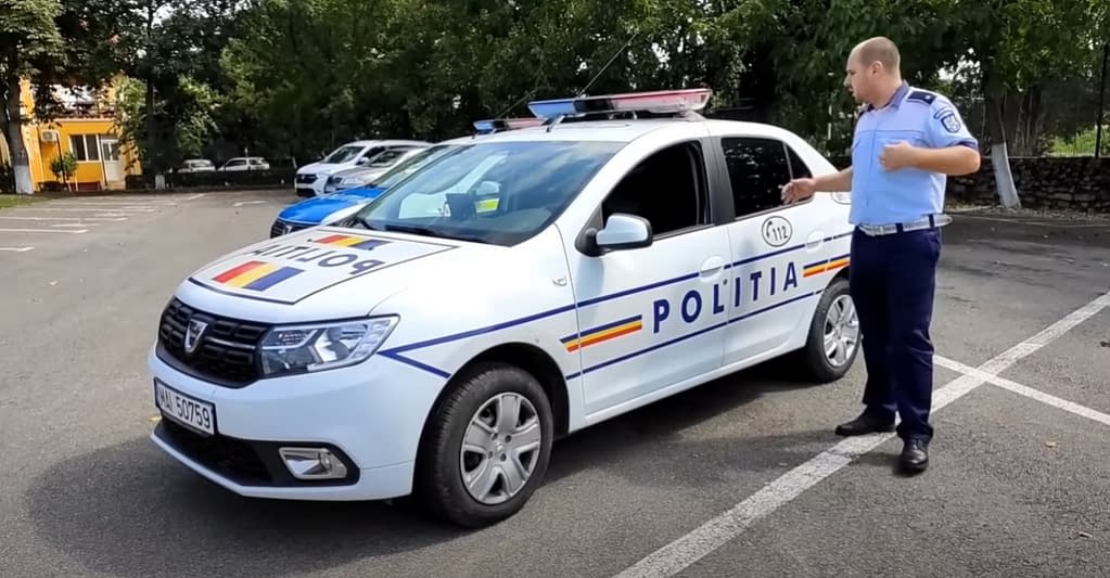 Tânăr care conducerea băut şi care a refuzat să oprească la semnalul poliţiştilor rutieri, reţinut după ce i-a ameninţat pe aceştia