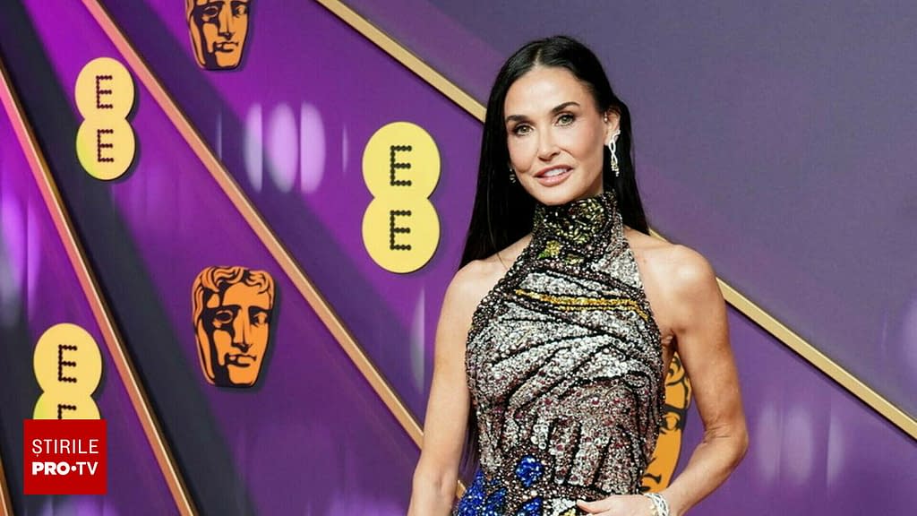 Demi Moore, apariție de senzație la Premiile BAFTA 2025. Actrița în vârstă de 62 de ani a purtat o rochie spectaculoasă. FOTO