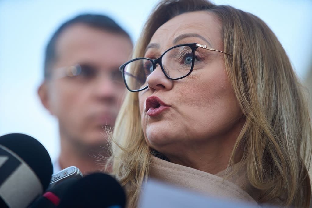 Elena Lasconi răspunde dur criticilor lui Crin Antonescu: ‘E o mitocănie / Cel mai puturos parlamentar de care am auzit vreodată’