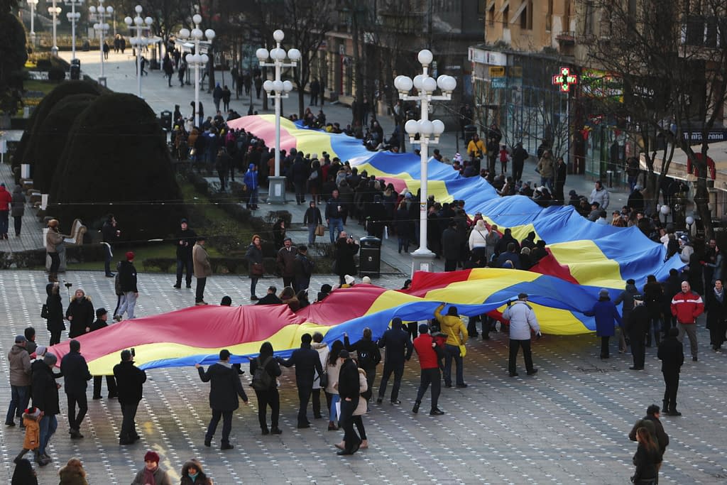 Românii n-au mai avut răbdare și au plecat în diaspora de urgență. Stelian Tănase explică de ce au șters-o din țară