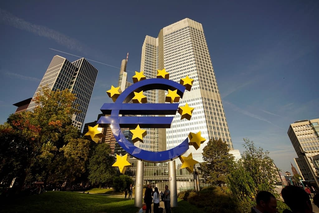 BCE schimbă designul bancnotelor euro. Beethoven şi Marie Curie ar putea fi noile chipuri ale monedei europene