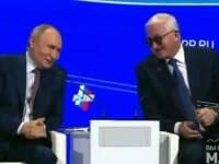 VIDEO. Vladimir Putin a râs când i s-a spus că întârzie la discuția cu Donald Trump. Reacții pe X: ”Își bat joc de Trump”