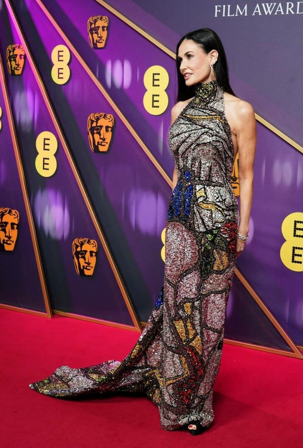 Demi Moore, apariție de senzație la Premiile BAFTA 2025. Actrița în vârstă de 62 de ani a purtat o rochie spectaculoasă. FOTO - Imaginea 3