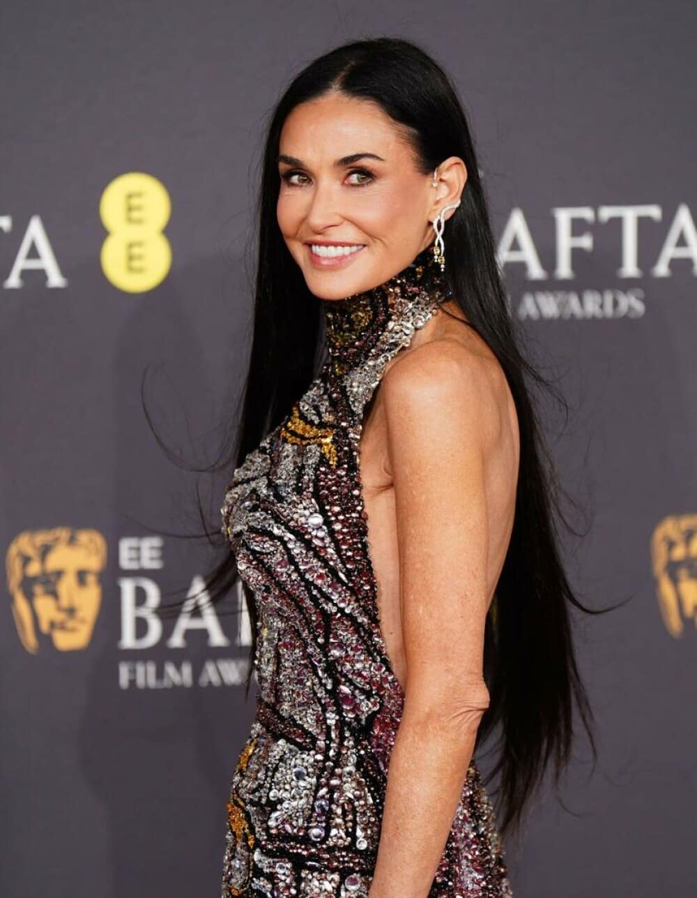 Demi Moore, apariție de senzație la Premiile BAFTA 2025. Actrița în vârstă de 62 de ani a purtat o rochie spectaculoasă. FOTO - Imaginea 5