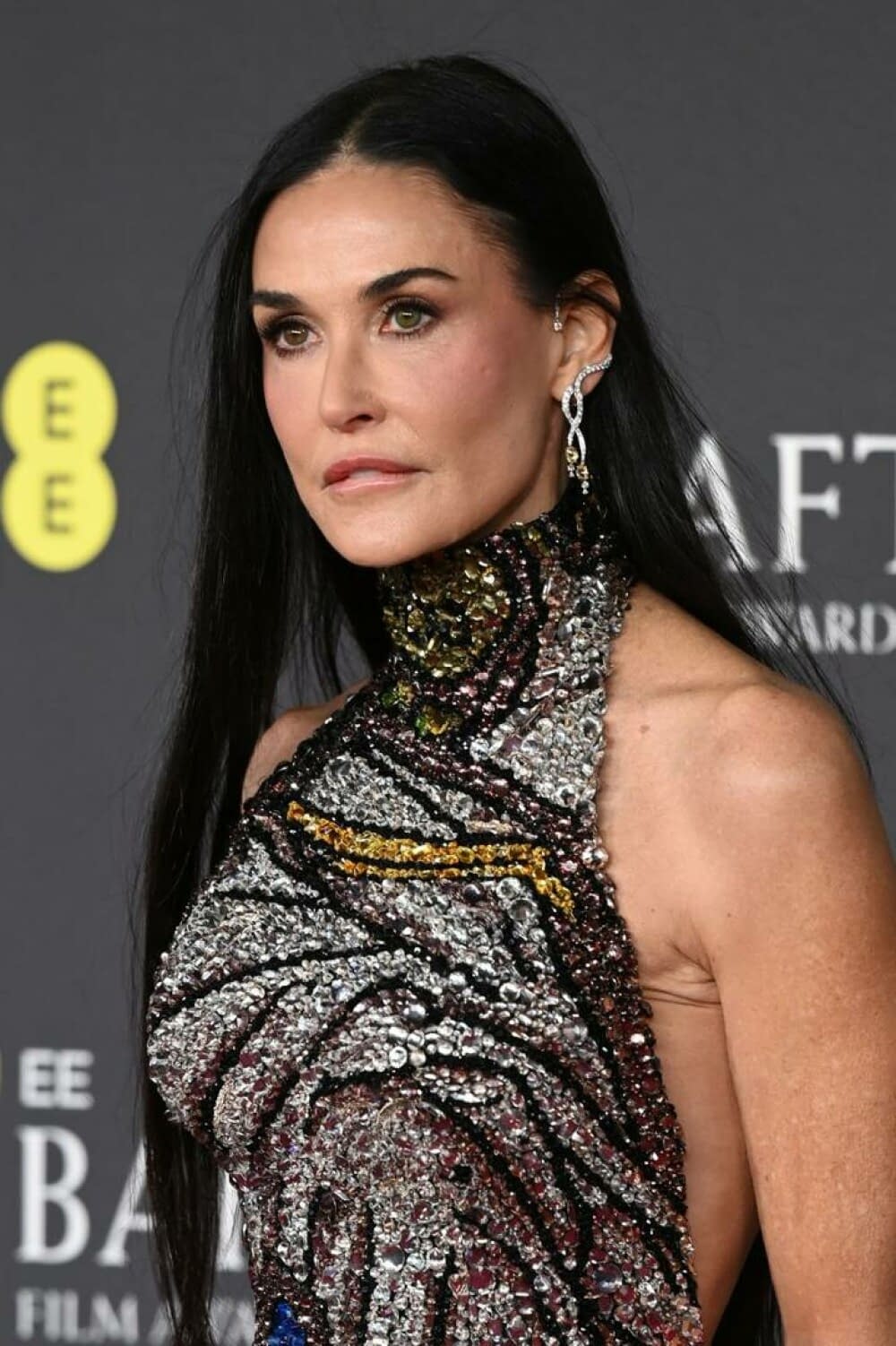 Demi Moore, apariție de senzație la Premiile BAFTA 2025. Actrița în vârstă de 62 de ani a purtat o rochie spectaculoasă. FOTO - Imaginea 13