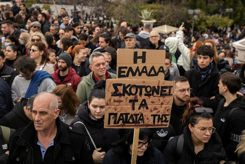 Momentul „Colectiv” al Greciei. Sute de mii de cetățeni în stradă, împotriva corupției, la doi ani de la tragedia de la Tempi - Imaginea 6